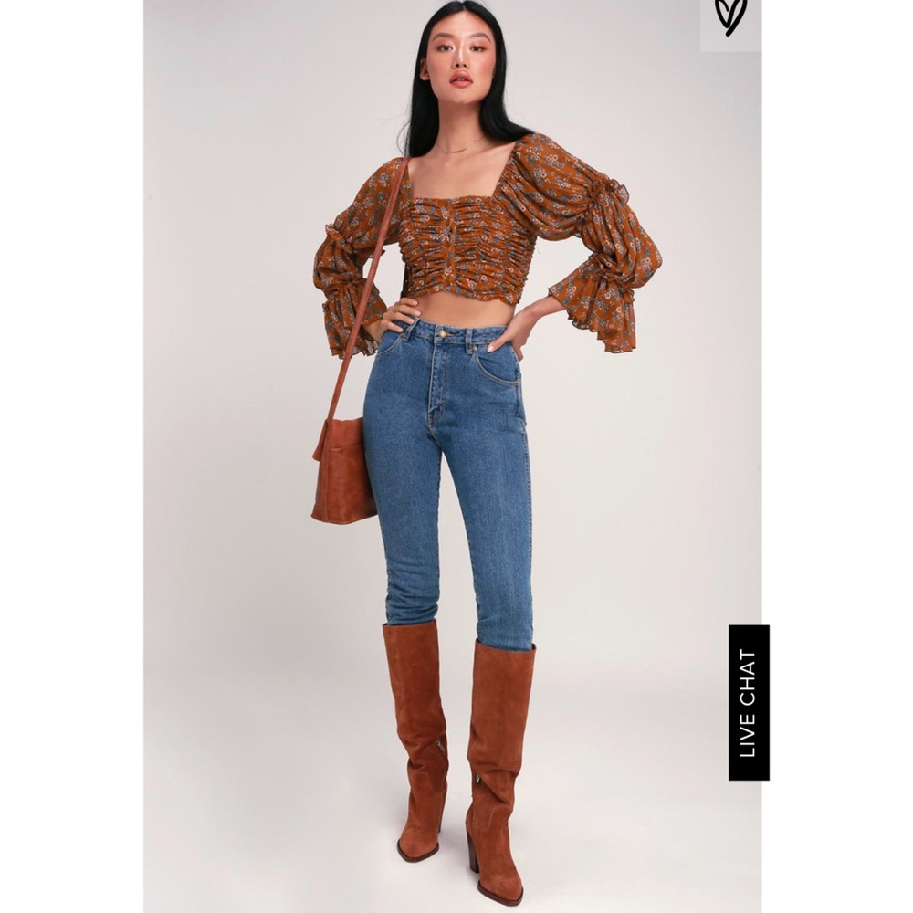 Beautiful lantern sleeve crop top